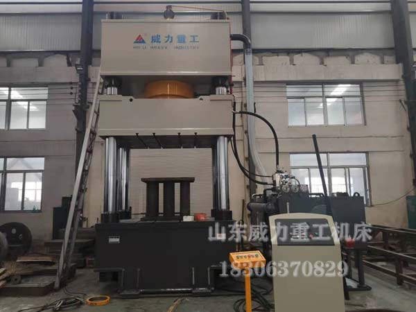 1000噸四柱油壓機車間實物圖